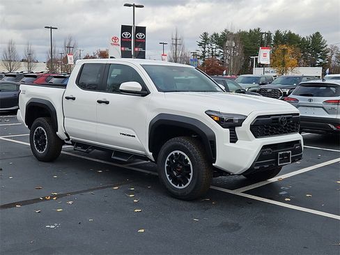 New 2025 Toyota Tacoma TRD Off-Road image 3