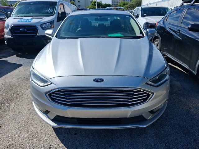 Used 2017 Ford Fusion SE w/ Fusion SE Technology Package FWD image 2