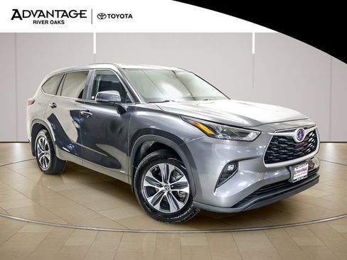 Used 2023 Toyota Highlander XLE AWD/4WD image 2
