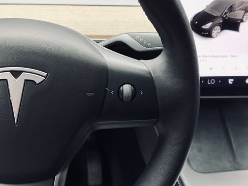 Used 2021 Tesla Model Y Long Range AWD/4WD image 32