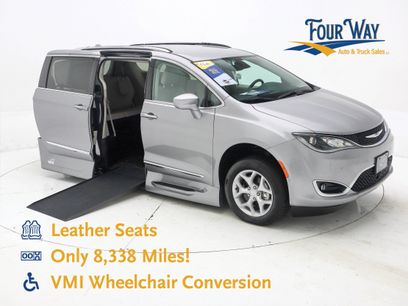 Used 2019 Chrysler Pacifica Touring-L w/ Advanced Safetytec Group