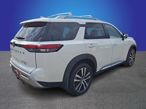 Used 2024 Nissan Pathfinder Platinum w/ Cargo Package AWD/4WD image 4