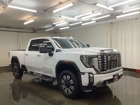 Used 2025 GMC Sierra 2500 Denali AWD/4WD image 3