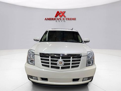 Used 2012 Cadillac Escalade Luxury AWD/4WD image 2