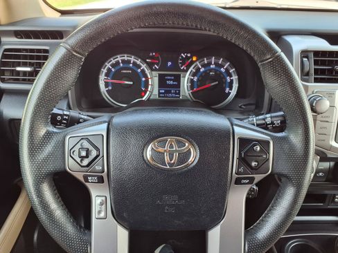 Used 2018 Toyota 4Runner SR5 AWD/4WD image 11