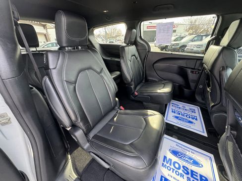 Used 2025 Chrysler Pacifica Select FWD image 46