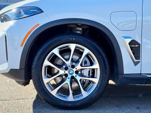 Used 2024 BMW X5 xDrive50e image 11