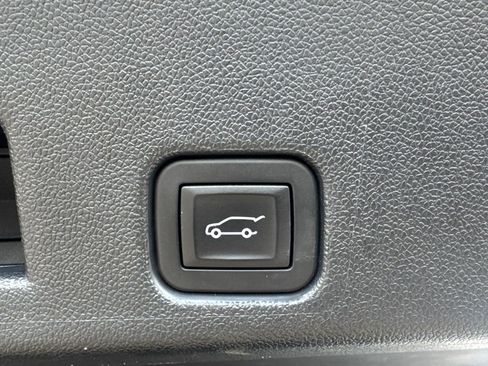 Used 2025 Chevrolet Traverse LT AWD/4WD image 39