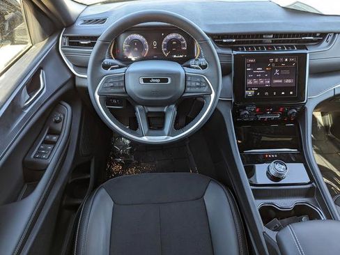 New 2024 Jeep Grand Cherokee L Laredo AWD/4WD image 18