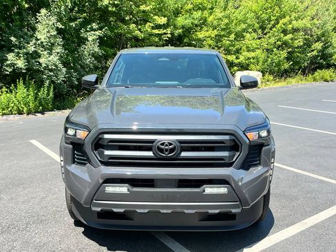Used 2025 Toyota Tacoma SR5 AWD/4WD image 8