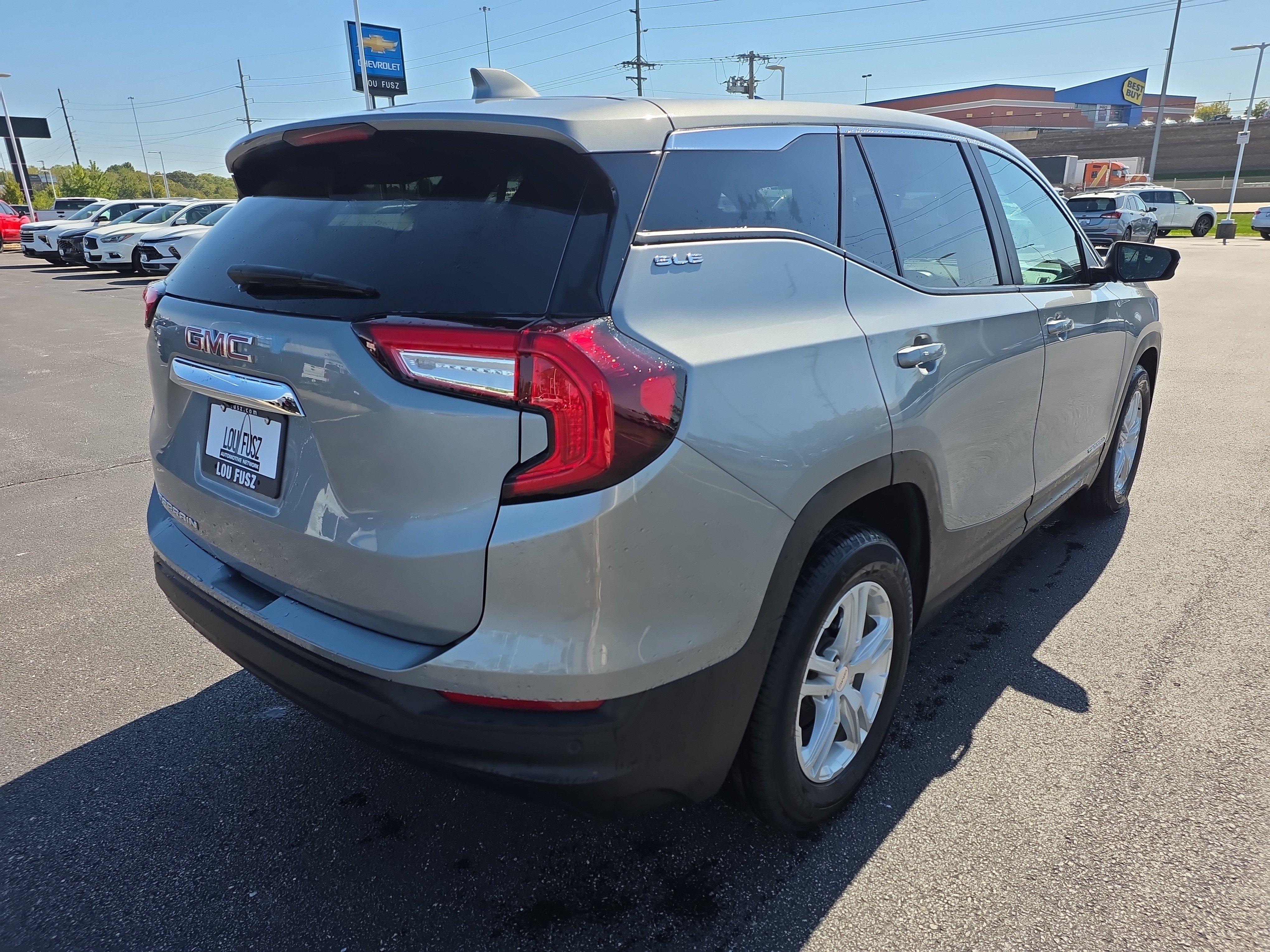 Used 2023 GMC Terrain SLE FWD image 4