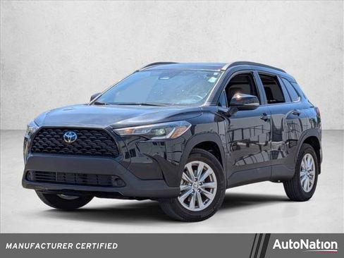 Used 2025 Toyota Corolla Cross LE image 1