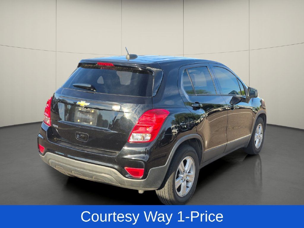 Used 2020 Chevrolet Trax LS w/ Tint and Cruise Package FWD image 9