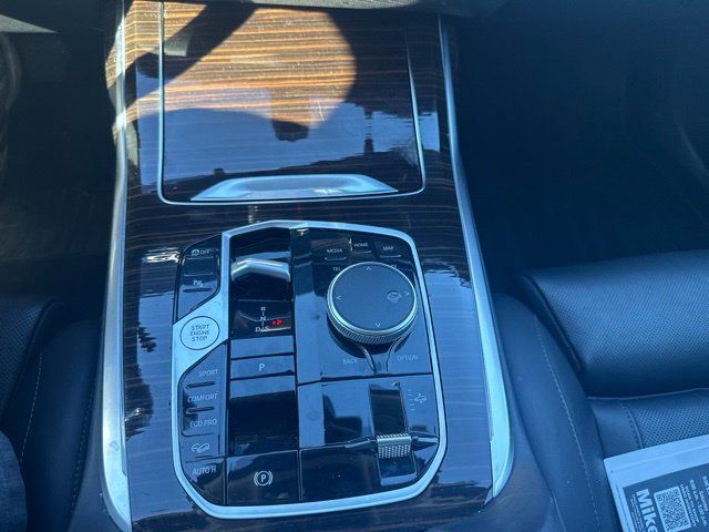 Used 2026 BMW X7 xDrive40i AWD/4WD image 17
