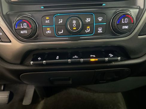 Used 2018 Chevrolet Silverado 1500 LT w/ All Star Edition AWD/4WD image 16