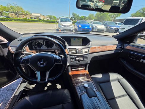 Used 2013 Mercedes-Benz E 350 4MATIC Sedan image 9