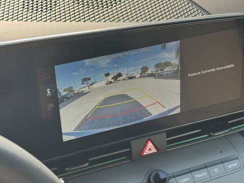 Used 2025 Hyundai Elantra Limited image 24