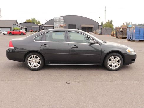 Used 2016 Chevrolet Impala LT FWD image 4