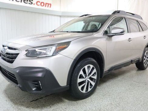 Used 2020 Subaru Outback Premium AWD/4WD image 2