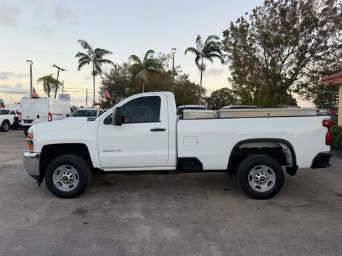 Used 2018 Chevrolet Silverado 2500 W/T image 2