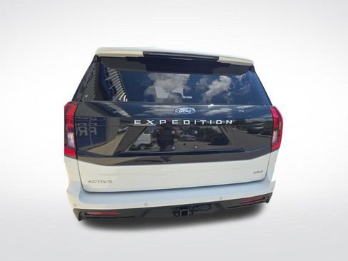 Used 2025 Ford Expedition Max Active RWD image 4