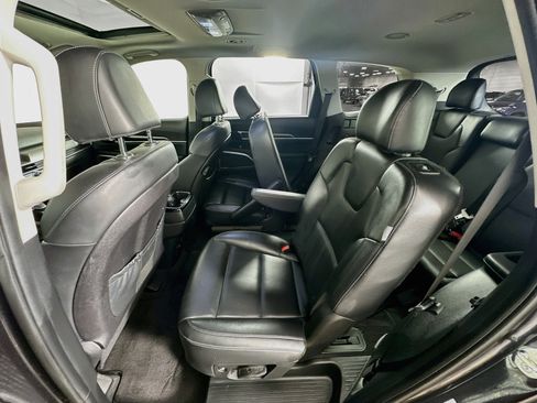 Used 2025 Kia Telluride S FWD image 29