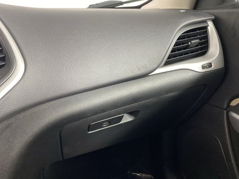 Used 2017 Jeep Cherokee Sport AWD/4WD image 27
