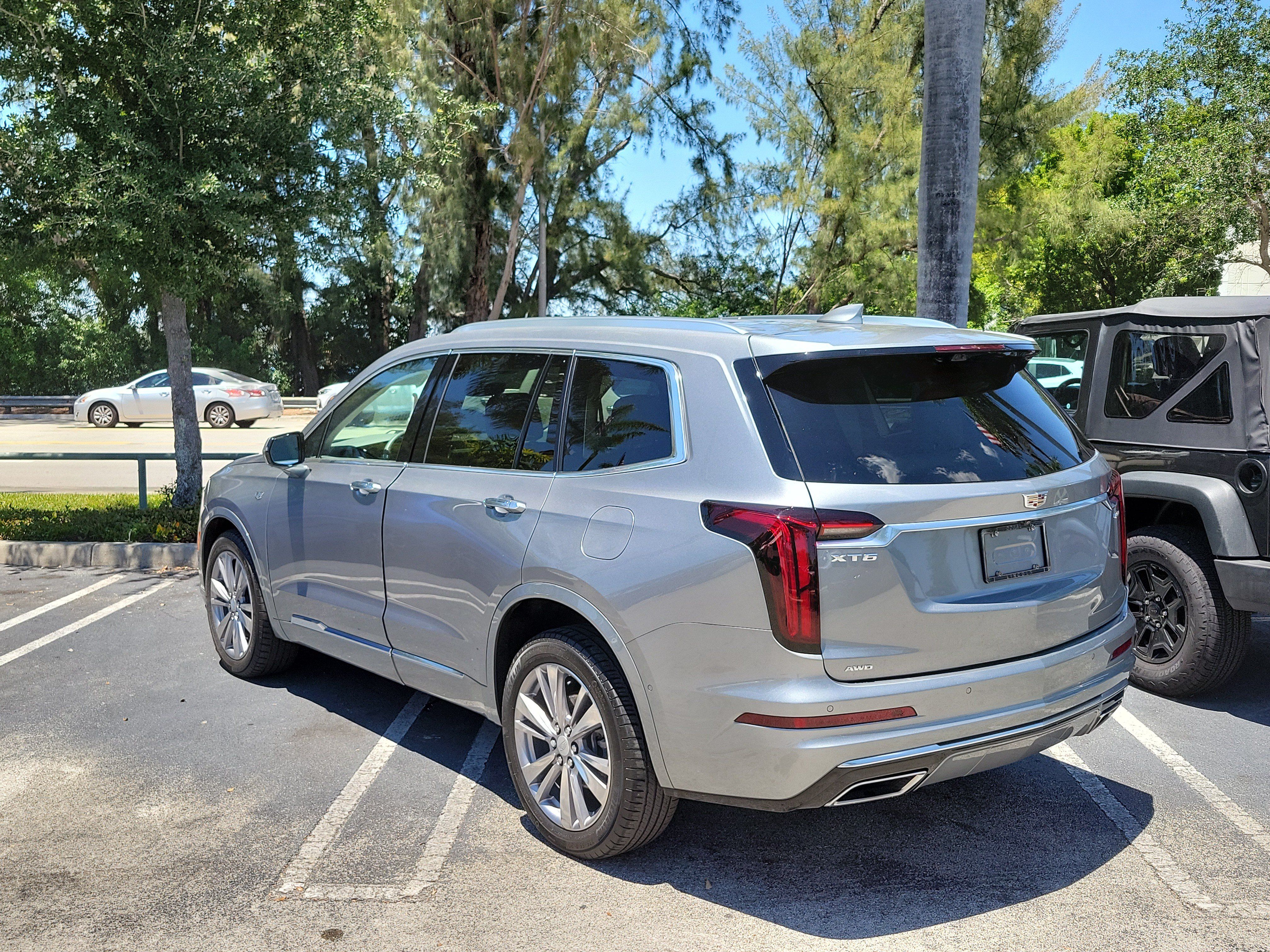 Used 2023 Cadillac XT6 Premium Luxury w/ Technology Package AWD/4WD image 4