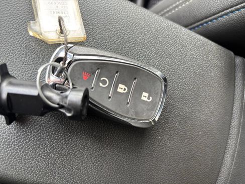 Used 2025 Chevrolet Trax LT FWD image 21