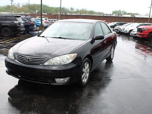 Used 2006 Toyota Camry XLE FWD image 2