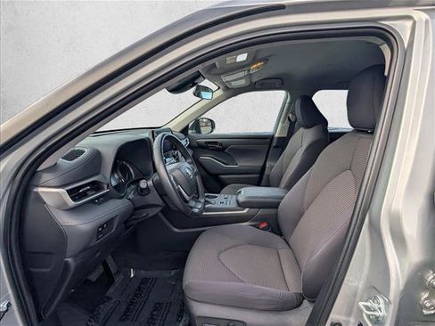 Used 2023 Toyota Highlander LE image 16