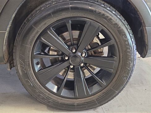 Used 2018 Ford Explorer Limited image 34