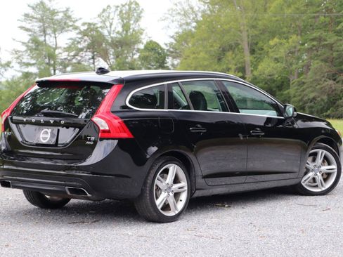 Used 2016 Volvo V60 T5 Premier AWD/4WD image 3