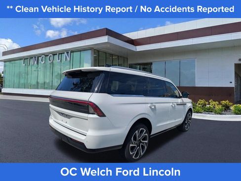Certified 2026 Lincoln Navigator Reserve AWD/4WD image 3