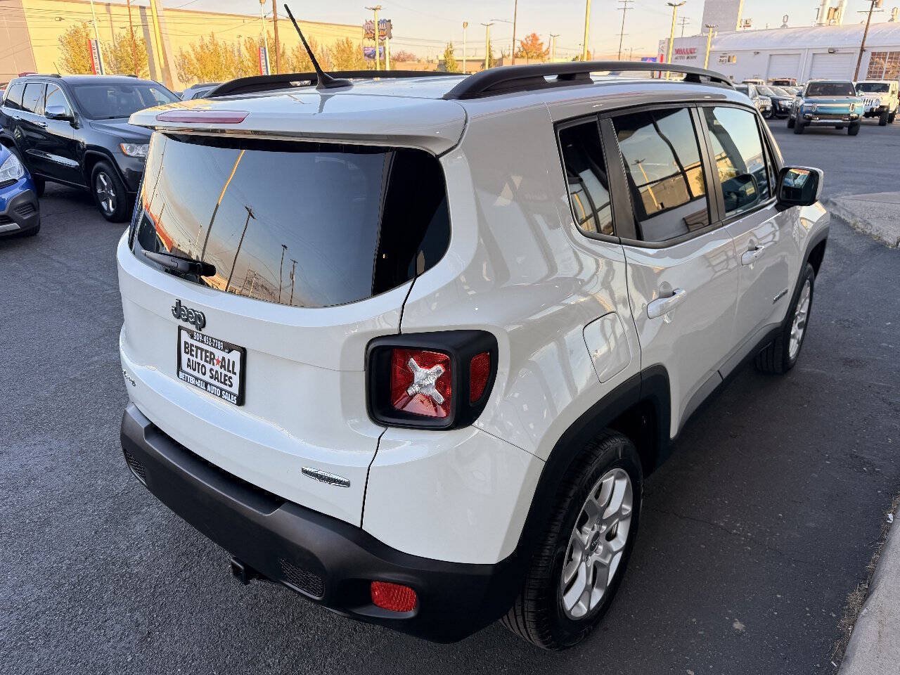 Used 2016 Jeep Renegade Latitude AWD/4WD image 6