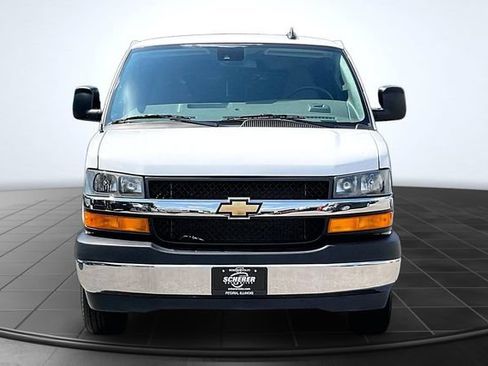 Used 2025 Chevrolet Express 2500 LT w/ LT Preferred Equipment Group RWD image 3