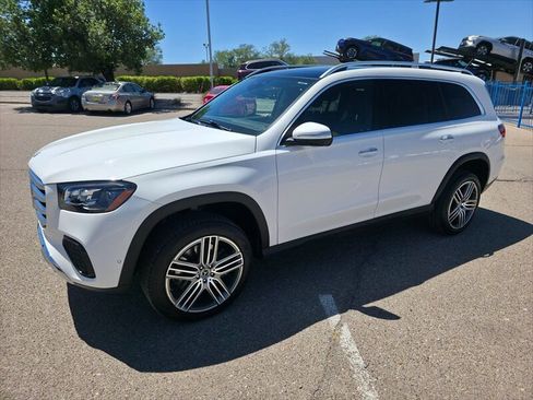 Used 2025 Mercedes-Benz GLS 450 4MATIC image 3