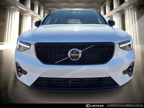 Used 2024 Volvo XC40 B5 Plus w/ Protection Package Premier image 9