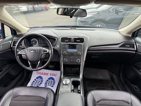 Used 2018 Ford Fusion SE w/ Equipment Group 201A image 3