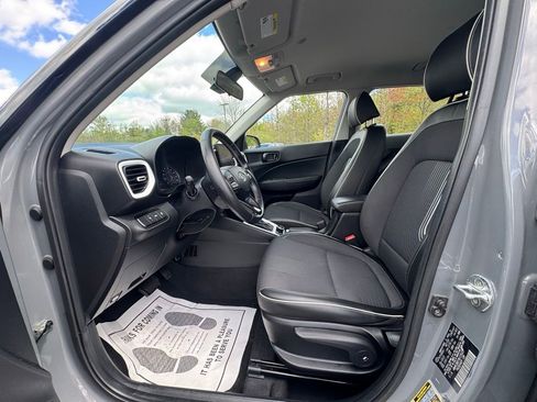 Used 2022 Hyundai Venue Limited FWD image 7