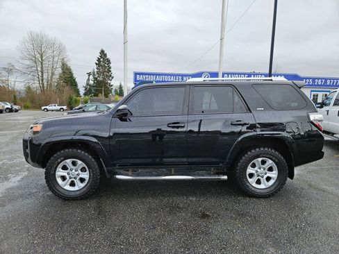 Used 2016 Toyota 4Runner SR5 image 2