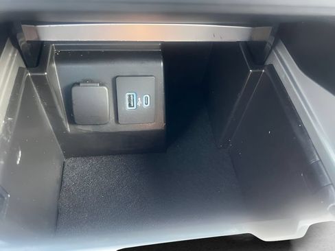 Used 2022 Ford Explorer XLT w/ Equipment Group 202A AWD/4WD image 23