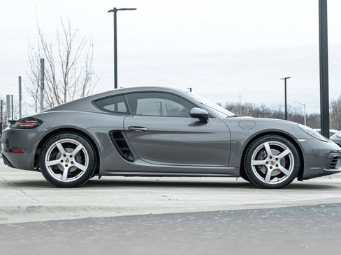Used 2018 Porsche 718 Cayman image 3