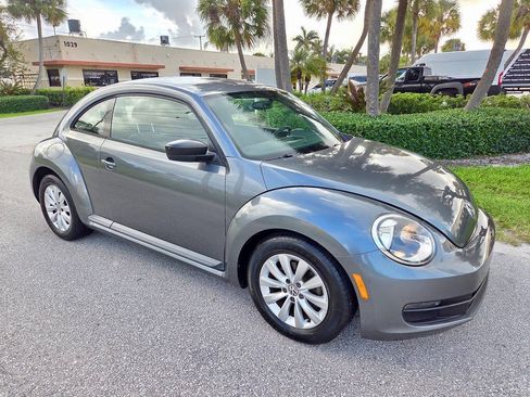 Used 2013 Volkswagen Beetle 2.5 FWD image 4