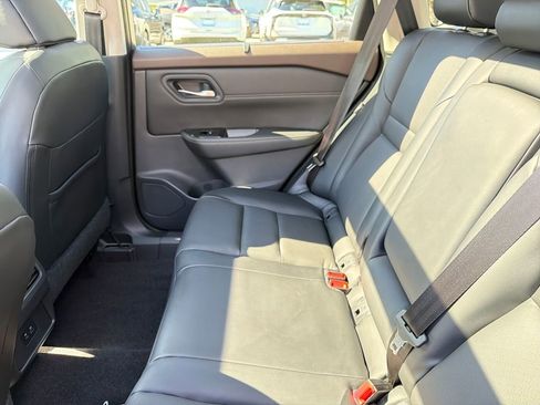 Used 2023 Nissan Rogue SV w/ SV Premium Package image 25