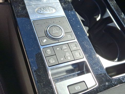 Used 2017 Land Rover Discovery HSE image 26