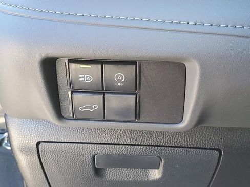 Used 2024 Toyota Highlander LE image 16