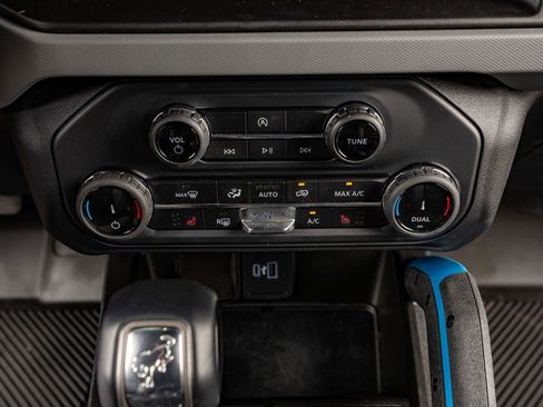 Used 2022 Ford Bronco Black Diamond image 26