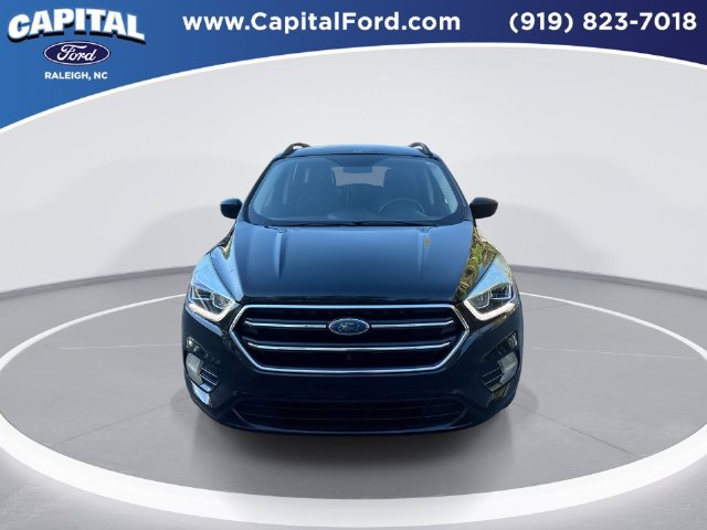 Used 2017 Ford Escape SE w/ SE Sport Appearance Package FWD image 3