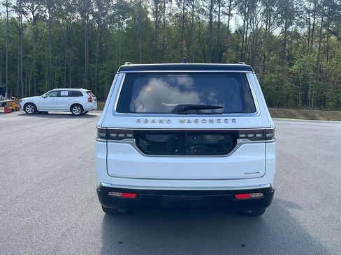 Used 2024 Jeep Grand Wagoneer Series III image 6